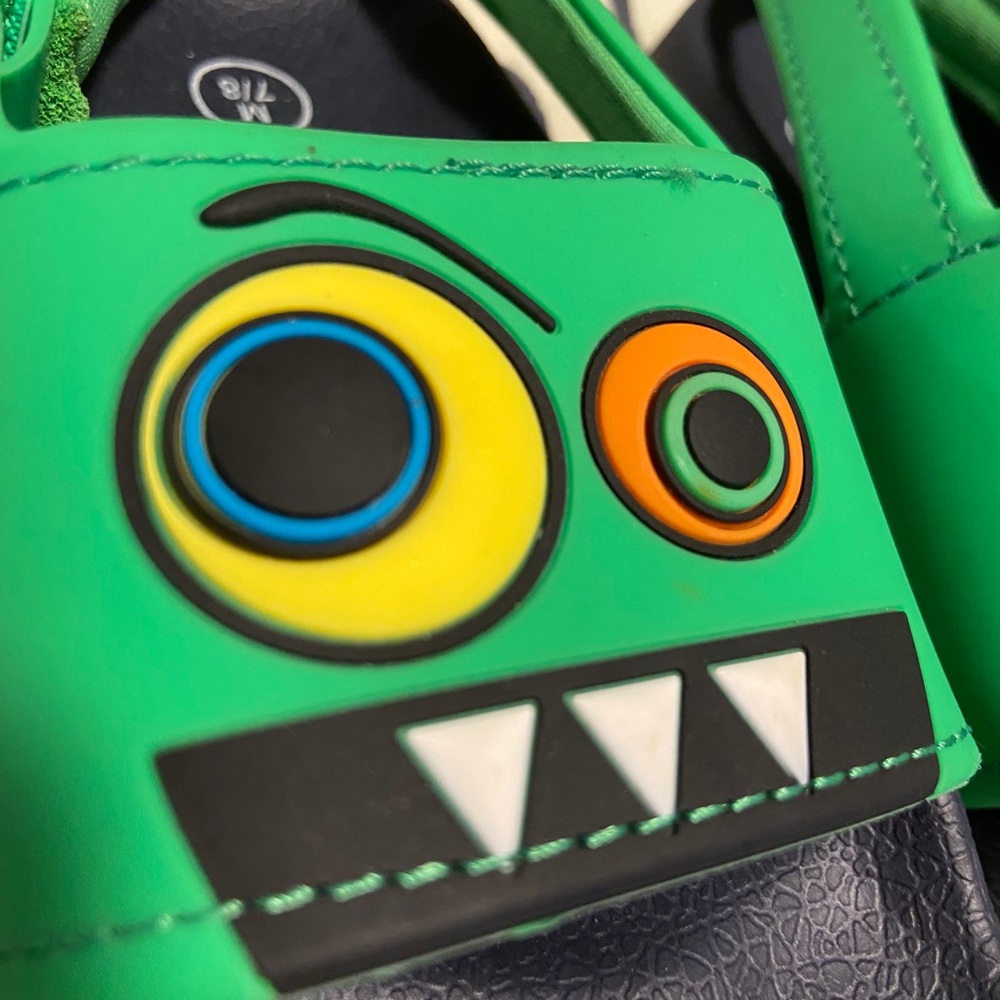 Monster sandals EUC 7 / 8 RAWR